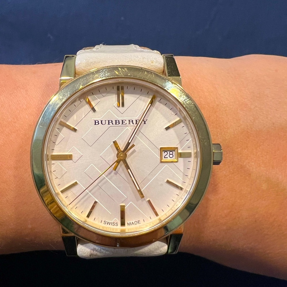 Burberry BU9015 White Leather Women's Watch